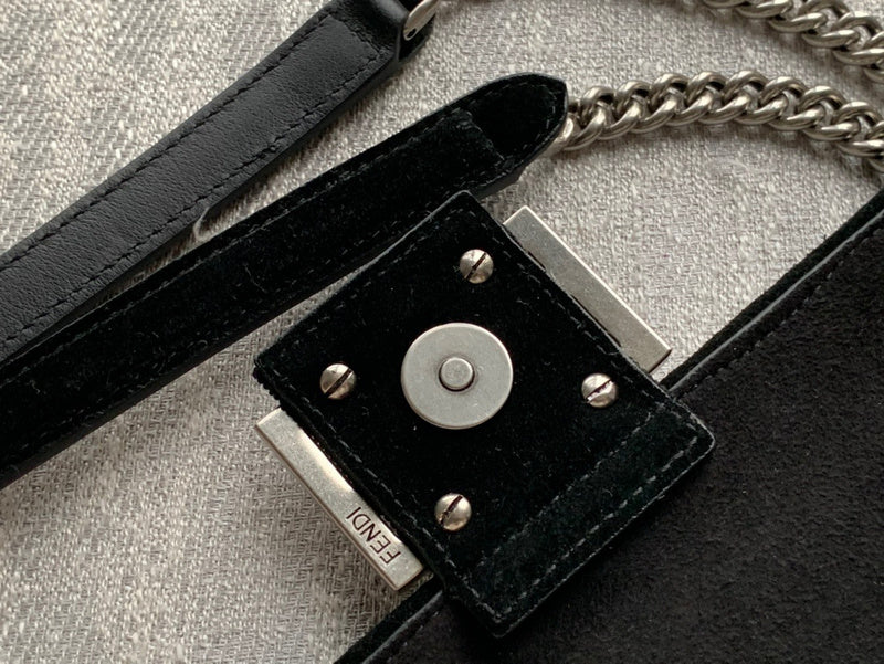 Ziva's Charm handbag – detail view (24cm*7cm*14.5cm)