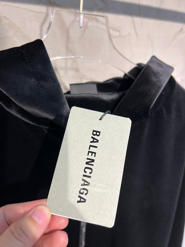 Full silhouette view of Balenciaga luxury piece style No.099