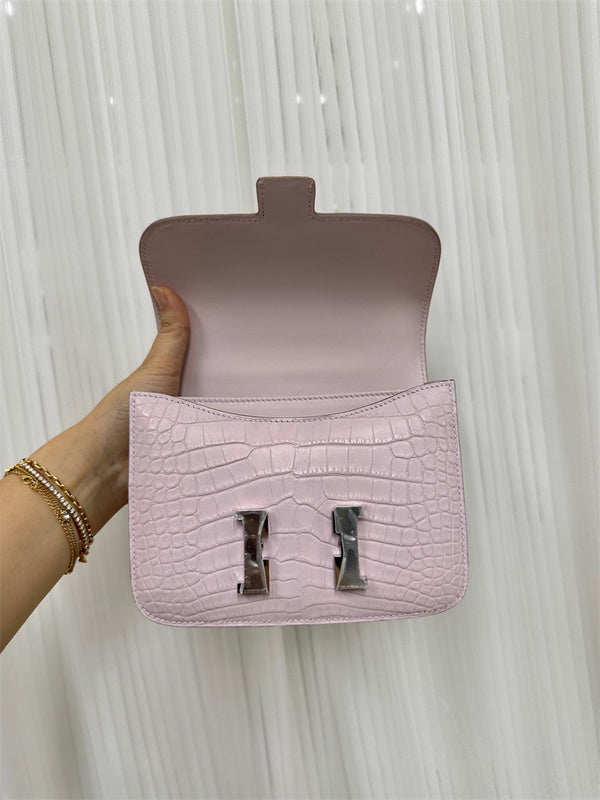  streamlined shoulder bag styled with outfit