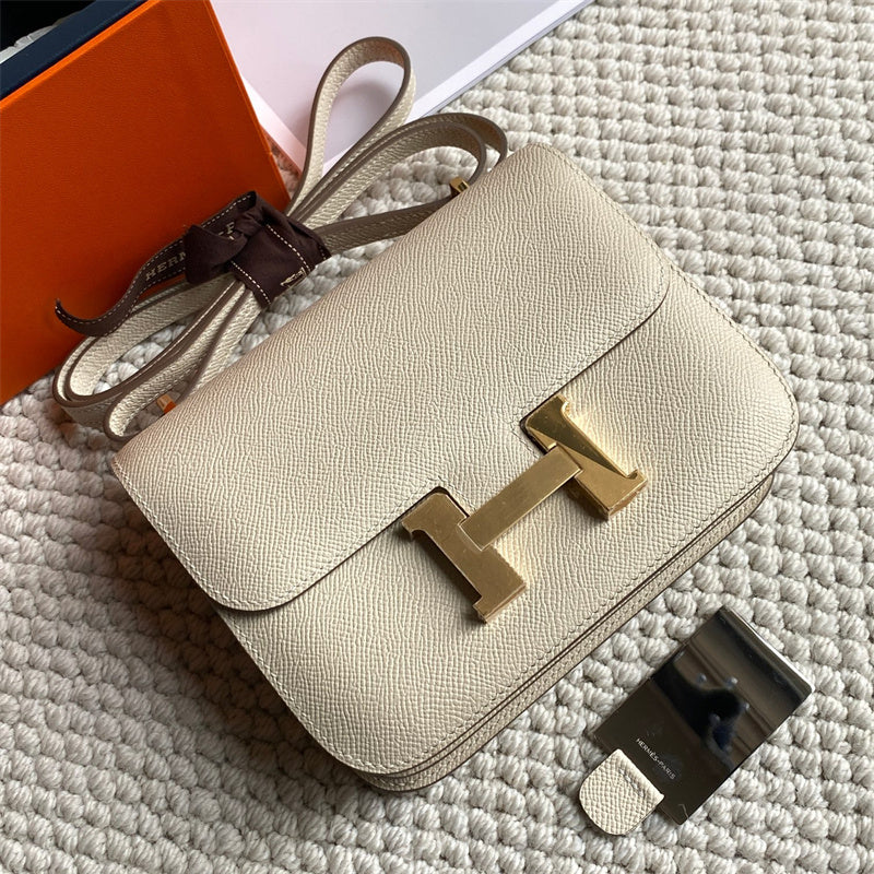 Side view of streamlined structured handbag
