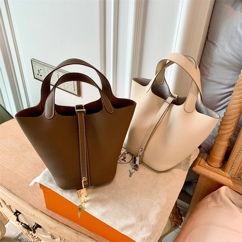 carryall bag close-up of hardware and finish 17