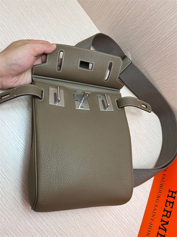  refined tote bag detail view showing craftsmanship 26