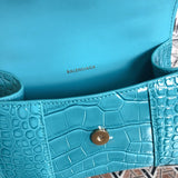 Side profile of structured polished women's handbag – women's luxury accessory