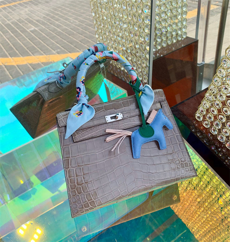  Structured structured bag front view 7