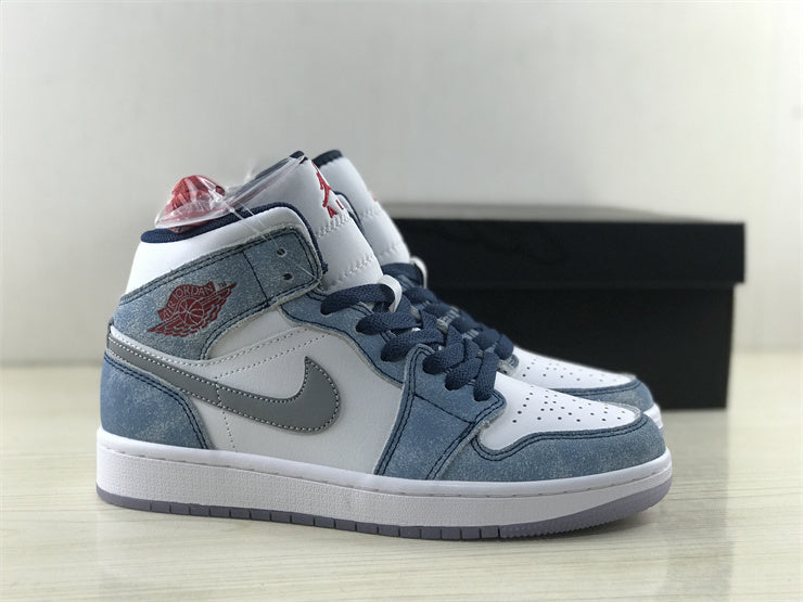 Nike classic monochrome luxury sneakers view 7 retro runner design