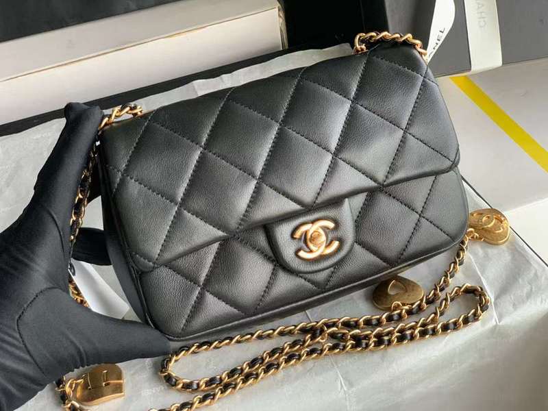 Zivas Charm Contemporary Flair Everyday Handbag (Everyday Luxury Essential) – Detail View
