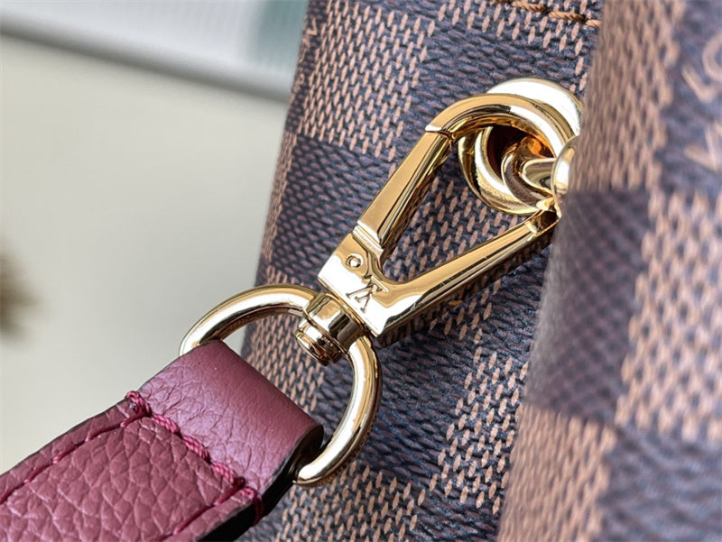  handbag interior and compartment view 9