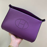  Statement tote bag carried on shoulder