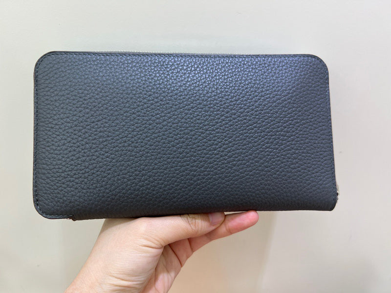 Interior view of poised premium bag