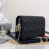 Handle and strap detail of signature structured women's handbag – women's everyday handbag
