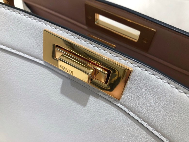 Ziva's Charm handbag – detail view (Standard Size)