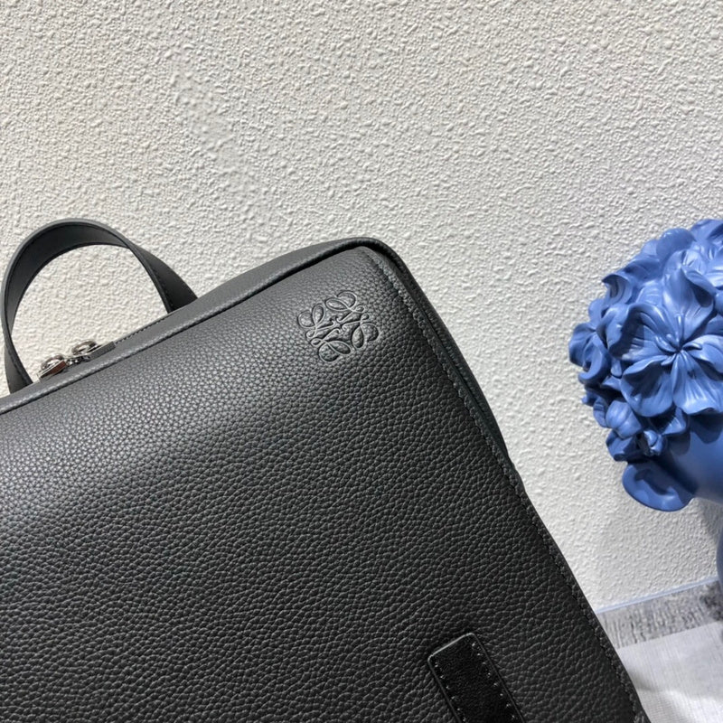 Ziva's Charm handbag – close-up view (40cm*31cm*13cm)