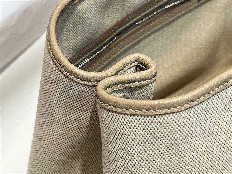  everyday bag interior and compartment view 15