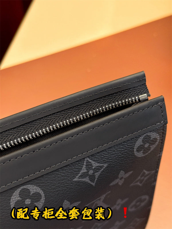  clean-lined shopper bag detail view showing craftsmanship 8