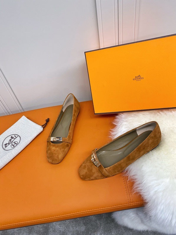 Hermès Camel Ankle Strap Heels - Sole Detail View