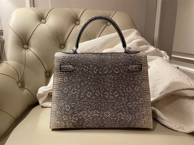  Structured top-handle bag front view 7