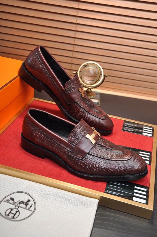 Hermès Camel Block Heel Pumps - Toe Detail View