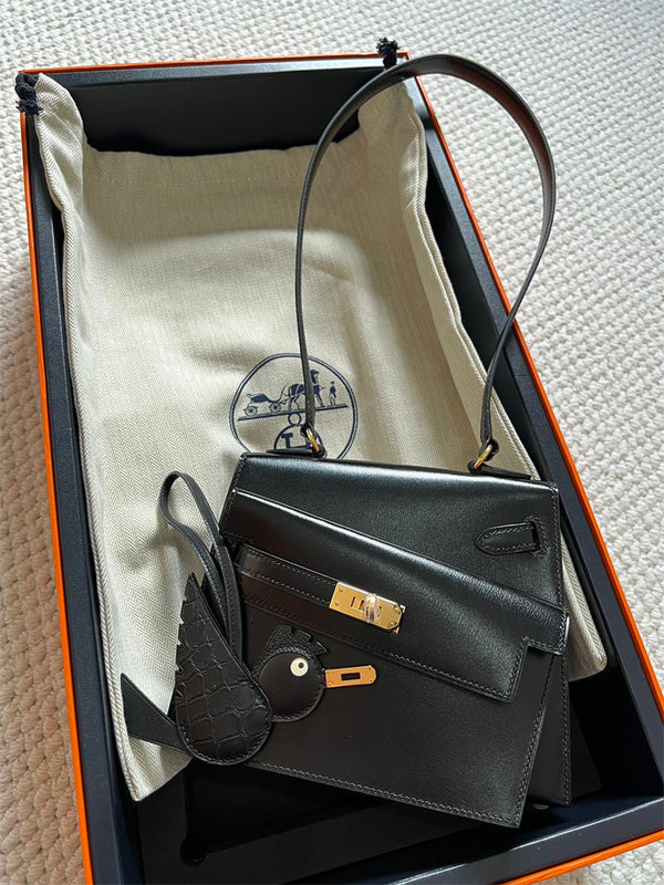  graceful handbag styled with outfit