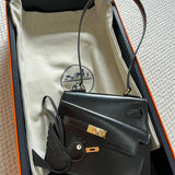  graceful handbag styled with outfit