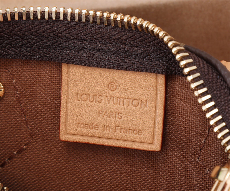  clean-lined tote bag detail view showing craftsmanship
