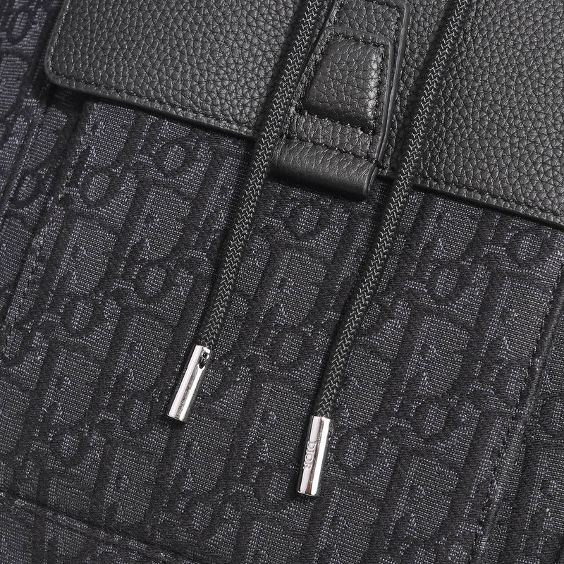 Handle and strap detail of premium everyday-luxe women's handbag – women's luxury accessory