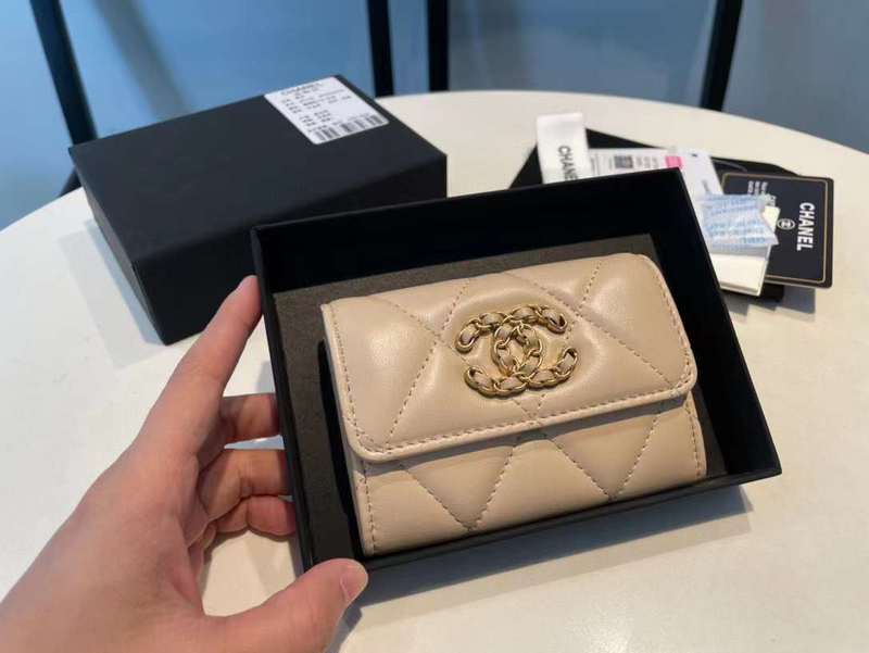 Zivas Charm Chic Craftsmanship Everyday Handbag (Statement-Ready Design) – Full Silhouette