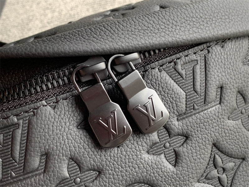  elegant carryall bag styled with outfit