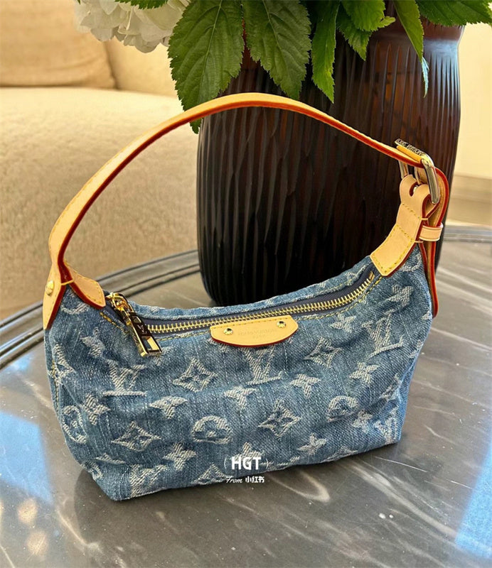 Refined tote bag carried on shoulder 10