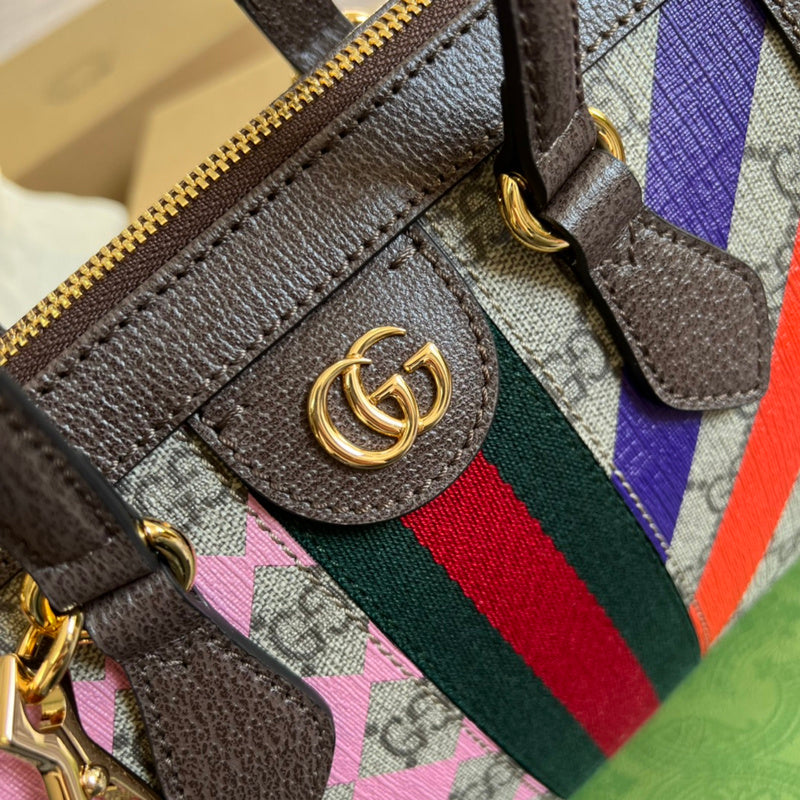 Handle and strap detail of refined modern women's handbag – women's luxury accessory