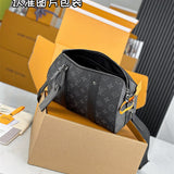  shoulder bag interior and compartment view 9
