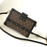  Minimalist everyday bag front view 19