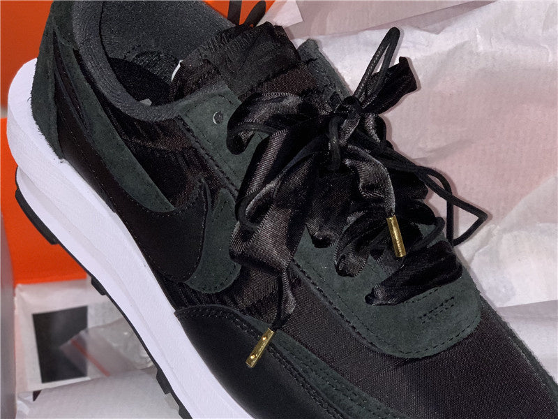 Nike Men's & Women's Premium Low-Top Trainers — Style 025 detail view