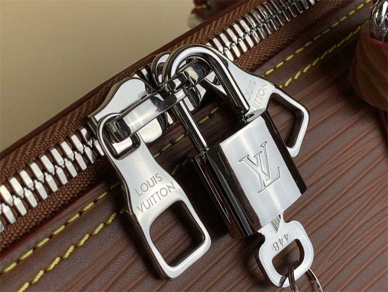  carryall bag close-up of hardware and finish 11