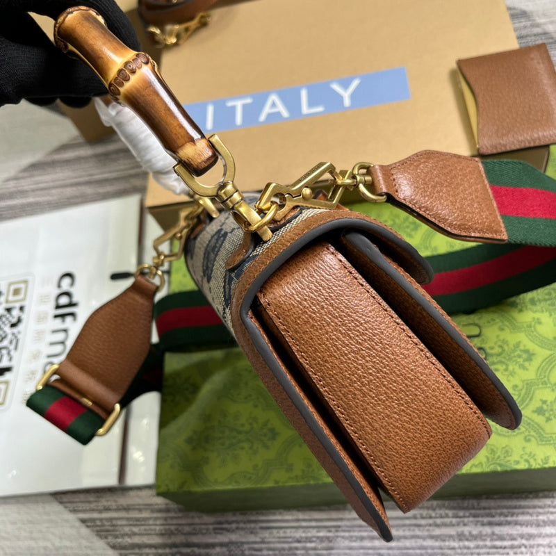 Handle and strap detail of everyday-luxe elevated women's handbag – women's statement bag