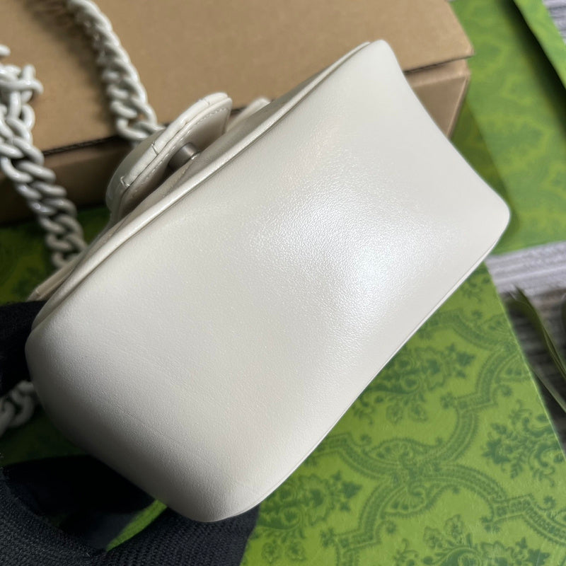 Handle and strap detail of refined premium women's handbag – women's statement bag