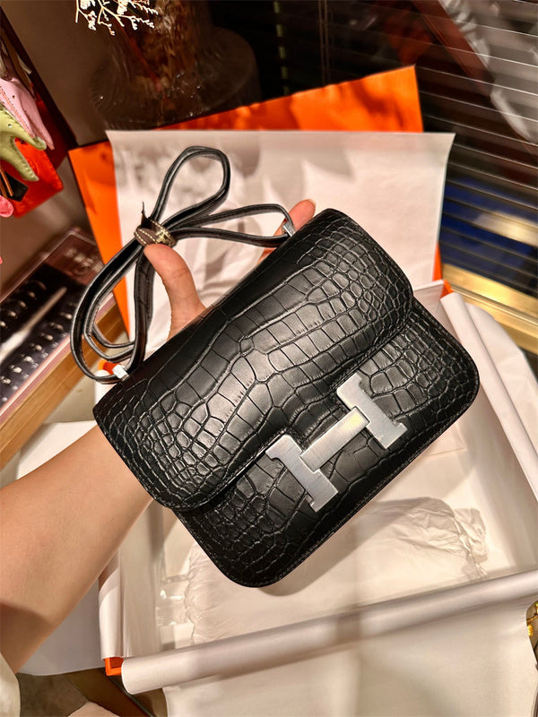  Minimalist satchel front view
