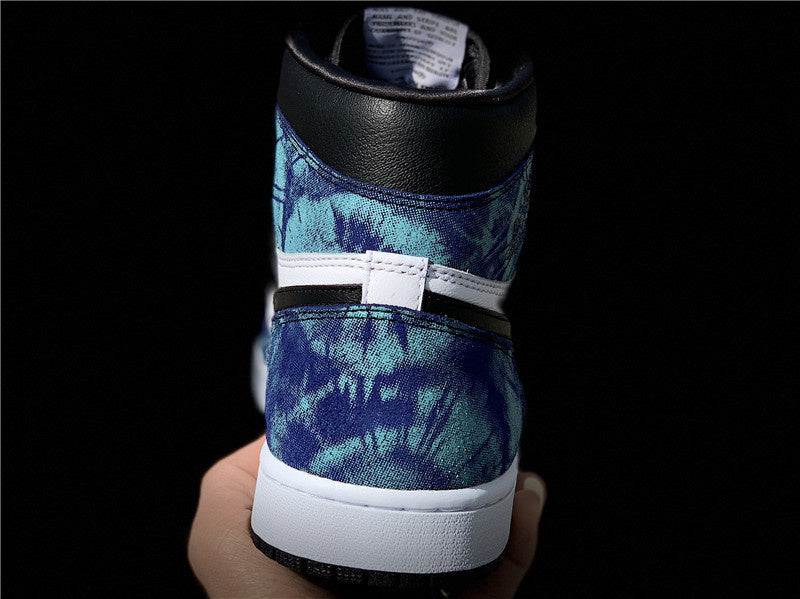 Nike Men's & Women's Designer Low-Top Shoes — Style 017 detail view