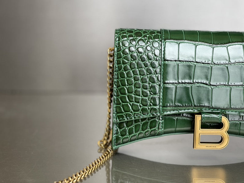 Zivas Charm Sleek Silhouette Statement Handbag (Everyday Luxury Essential) – Back View