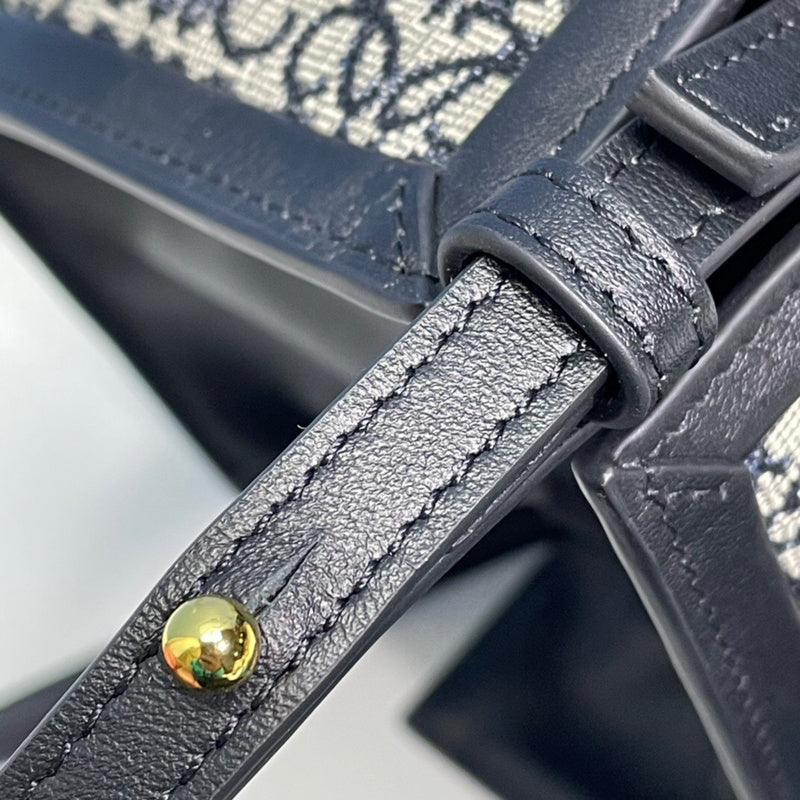Ziva's Charm handbag – interior view (18cm*23.9cm*9cm)