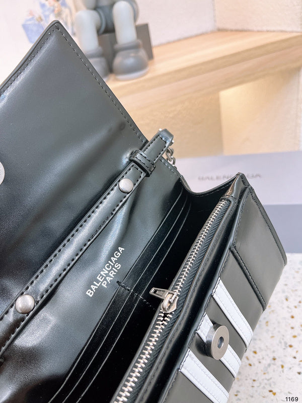 Ziva's Charm handbag – lifestyle view (one versatile size)