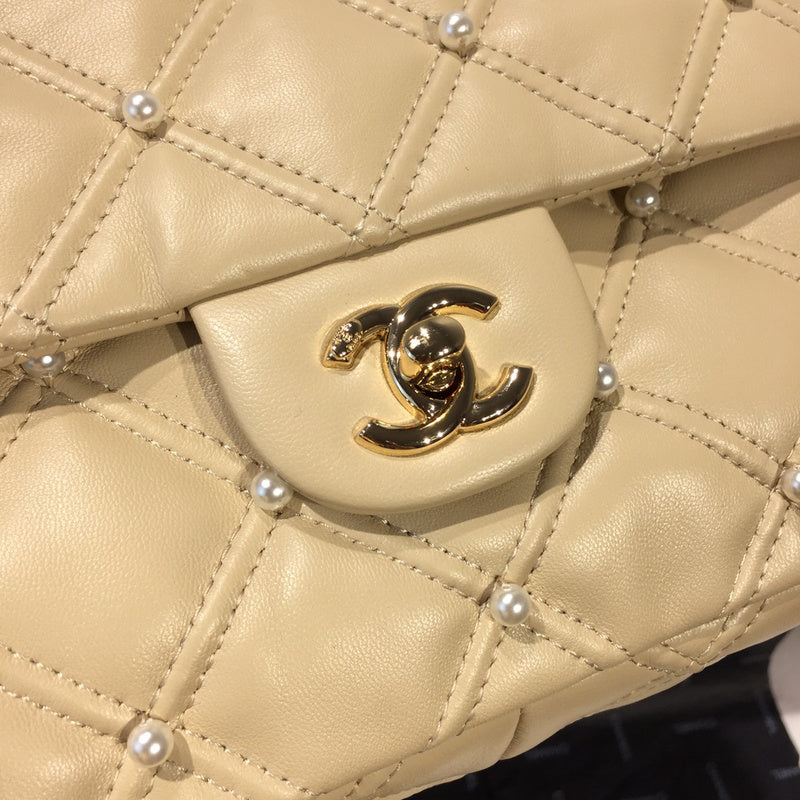 Zivas Charm Refined Structure Fashion Handbag (Modern Wardrobe Staple) – Detail View