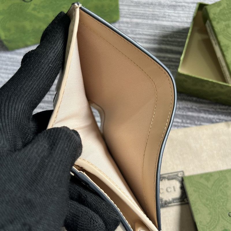 Close-up detail of classic polished women's handbag – women's luxury accessory