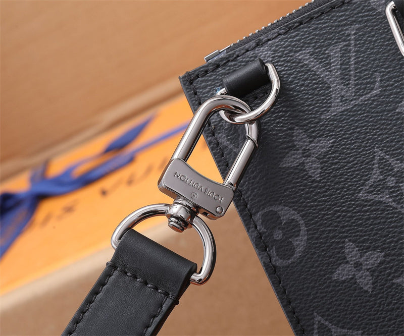  structured bag close-up of hardware and finish