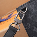  structured bag close-up of hardware and finish