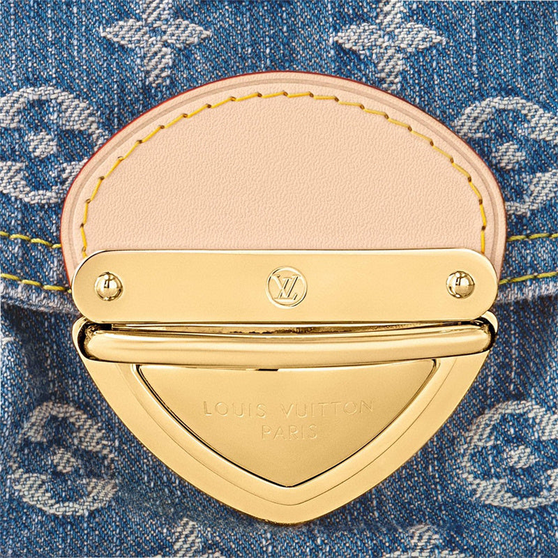  everyday bag interior and compartment view 9