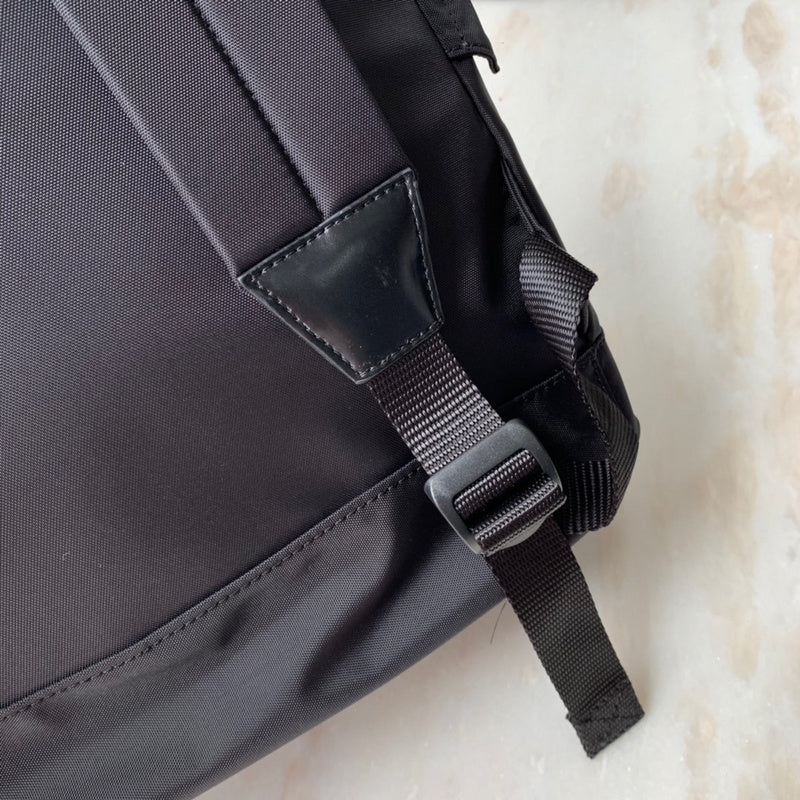 Elegant Faux Leather Handbag - Everyday Elegance | Women's Premium Handbag #151 - hardware and detail close-up (image 5) of designer-inspired handbag