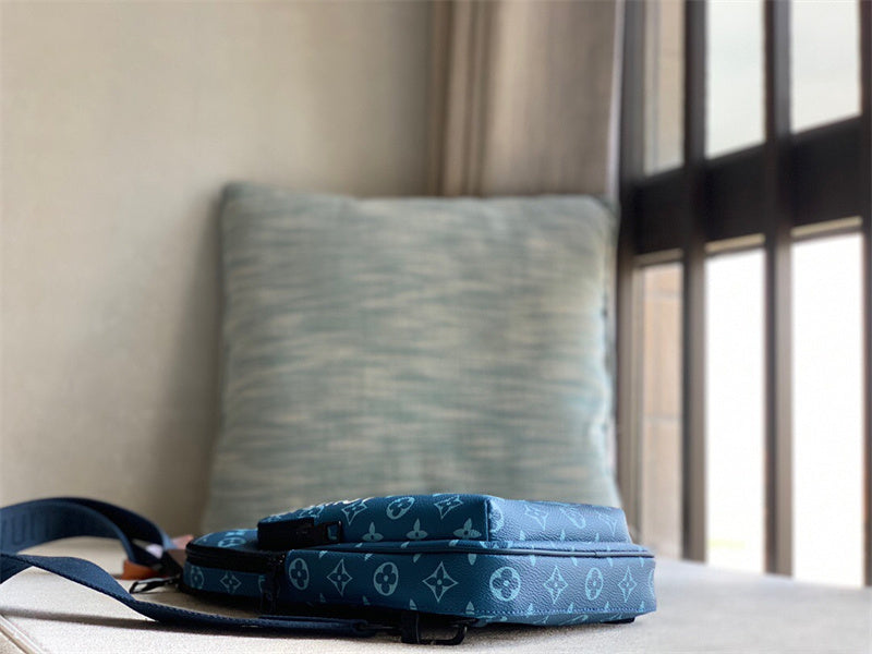  crossbody bag interior and compartment view