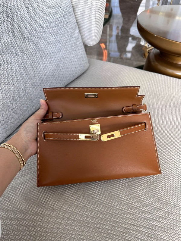  effortless shoulder bag detail view showing craftsmanship