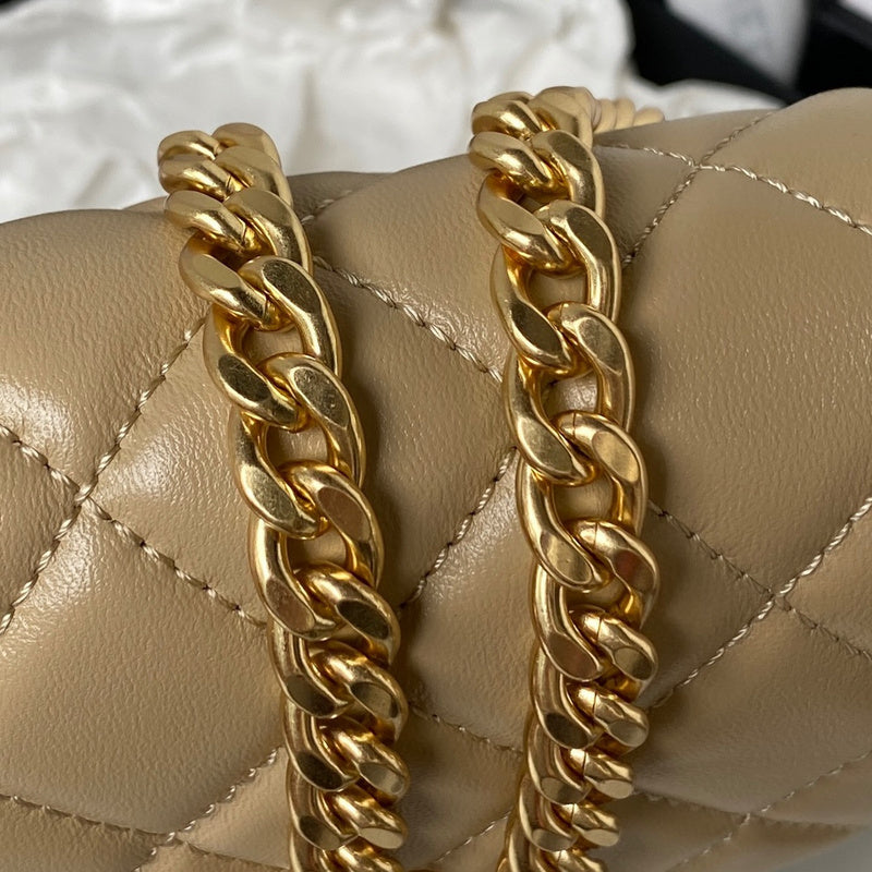  handbag, compact everyday style, image 3