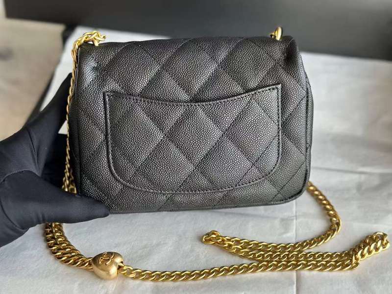 Zivas Charm Refined Structure Everyday Handbag (Premium Everyday Carry) – Close-Up Detail